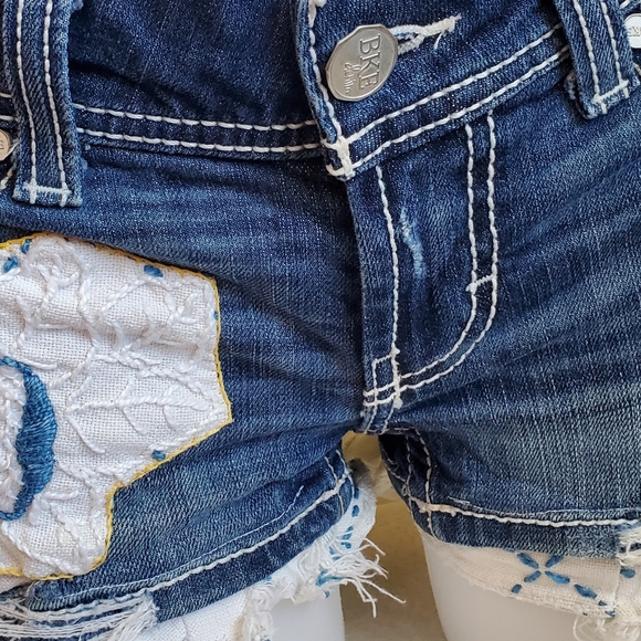 Cool Denim Shorts with Applique. Unique Comfy Fit - Picture 8 of 11